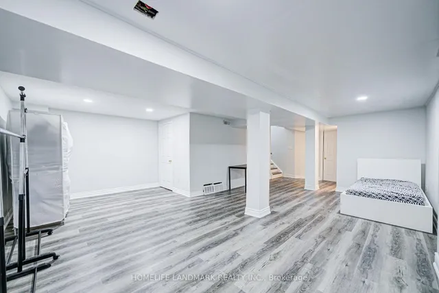 Additional image 39 of 2006 Glenada Cres Unit 27