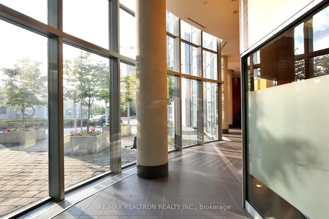 Additional image 11 of 125 Village Green Sq Unit 911