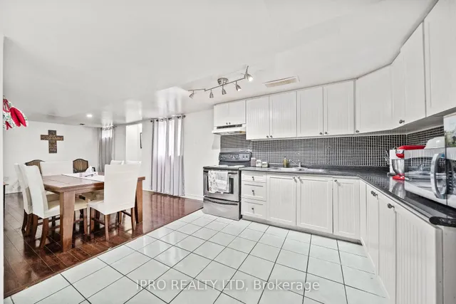 Additional image 38 of 14 Saddleback Sq