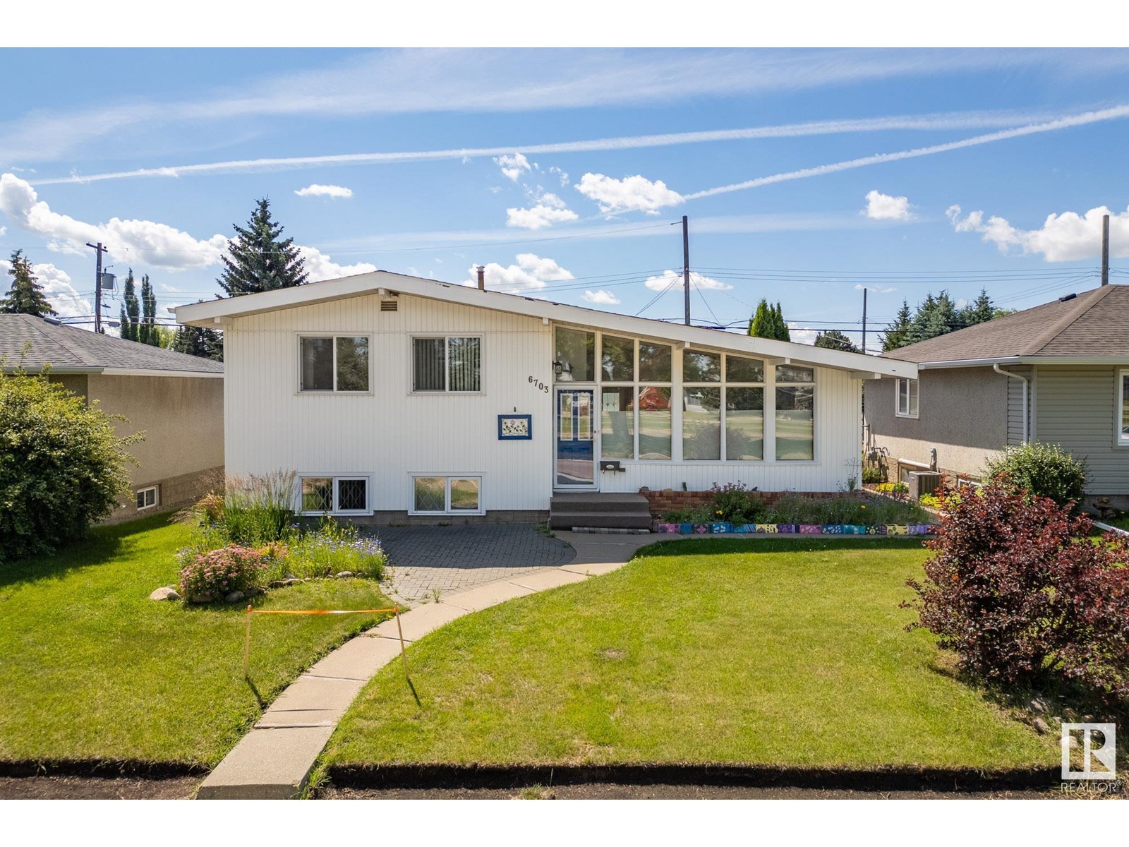 6703 98 AV NW|Edmonton, Alberta T6A0A4