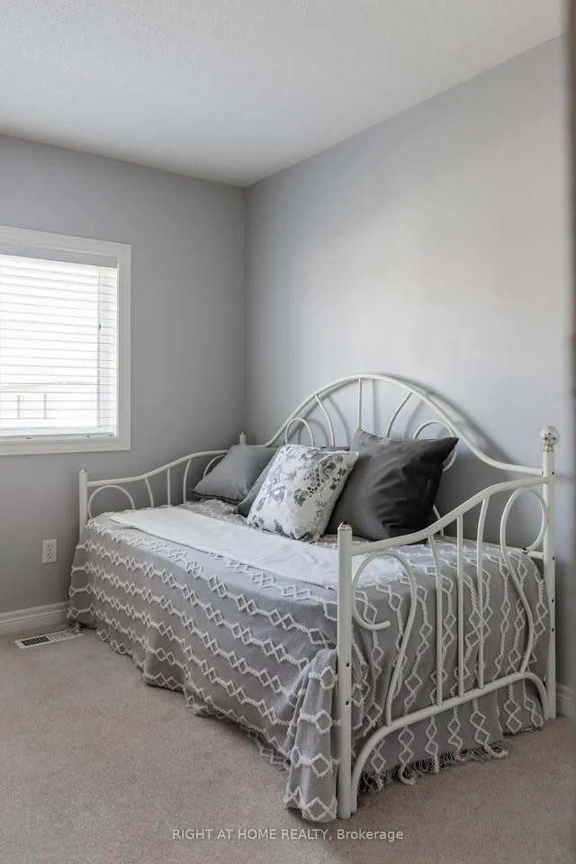 Additional image 35 of 56 Marina Point Cres