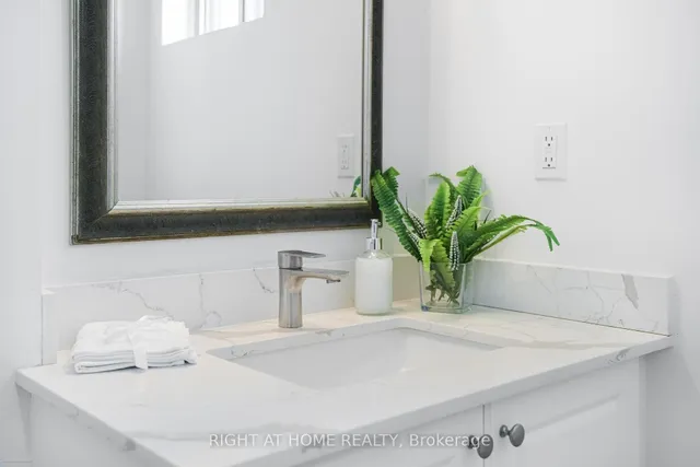 Additional image 20 of 4 Park Vista Unit 1109