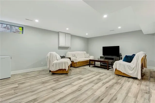 Additional image 37 of 101 Devonglen Dr