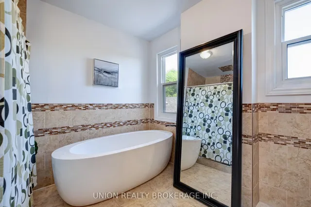 Additional image 20 of 301 Victoria Park Ave