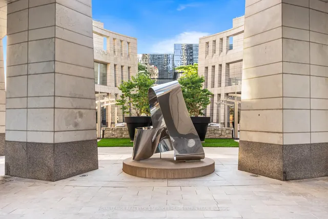 Additional image 25 of 2181 Yonge St Unit 409