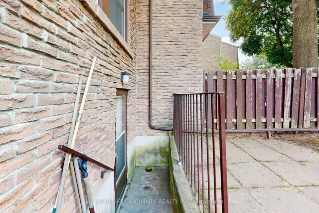 Additional image 46 of 32 L'amoreaux Dr