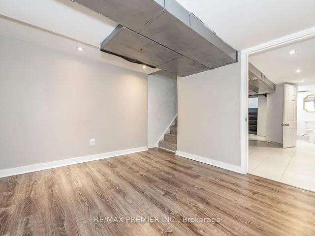 Additional image 25 of 884 Runnymede Rd