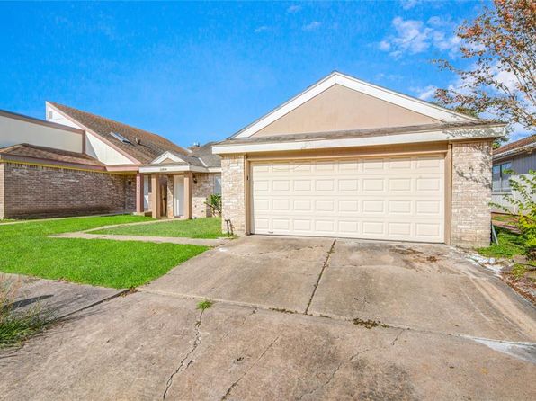 12814 Village Gate Dr, Houston, TX 77082