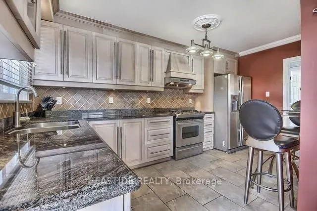 Additional image 5 of 182 Moore Park Ave