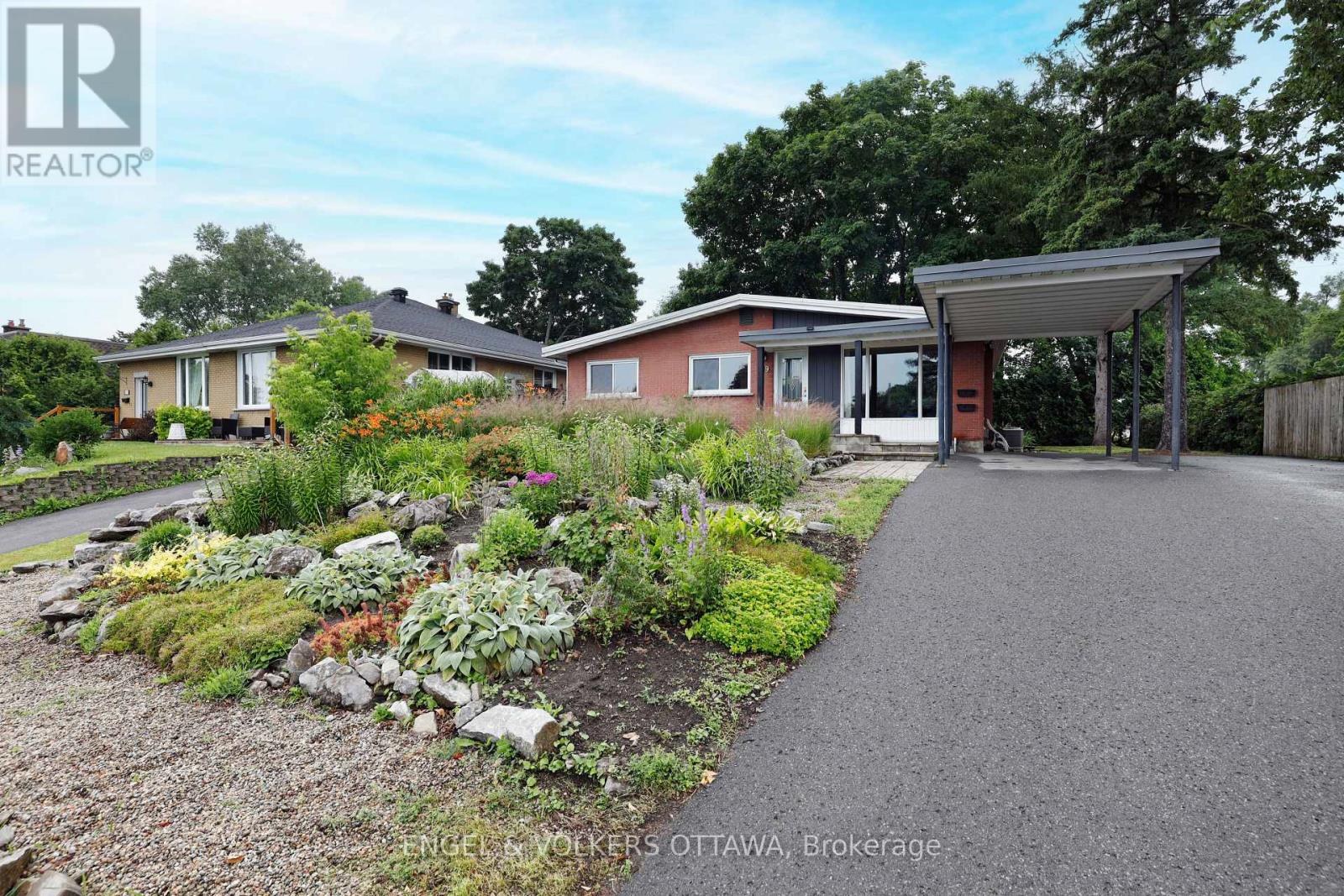 919 BERMUDA AVENUE|Ottawa, Ontario K1K0V8