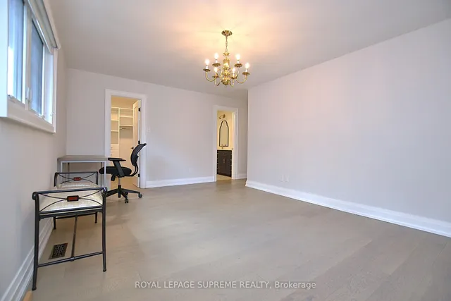 房产图片 15 - 514 Petawawa Cres