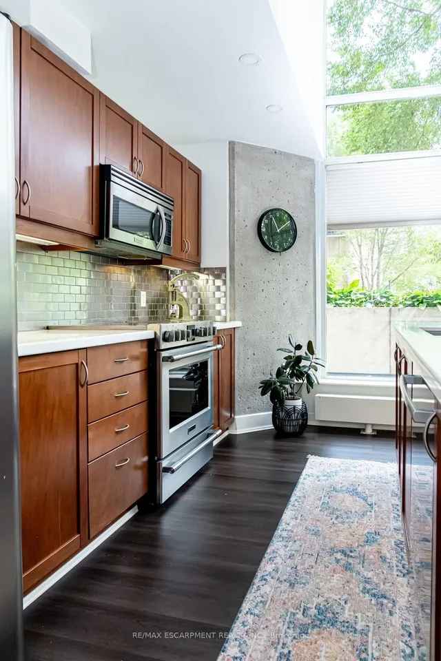 Additional image 20 of 66 Bay St Unit 102