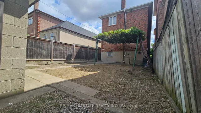 Additional image 27 of 300 Earlscourt Ave