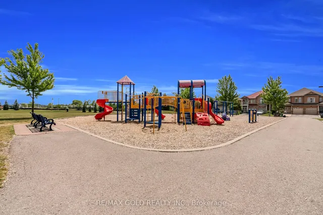 Additional image 47 of 144 Crystalview Cres