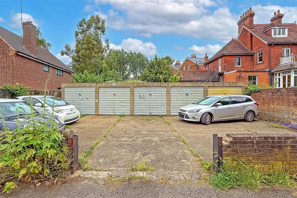 Additional image 27 of Ridgmont Road, St Albans