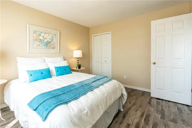 Additional image 20 of 584 Commonwealth Cres