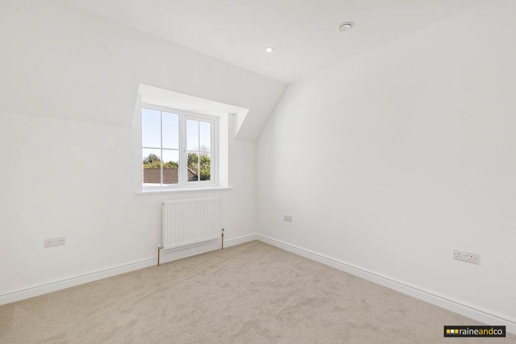 Additional image 15 of Bull Stag Green, Hatfield