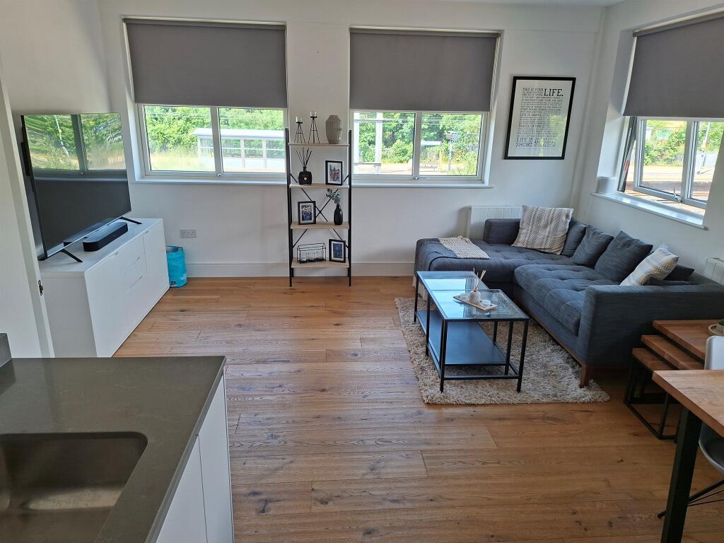 Additional image 3 of Great North Road, Hatfield