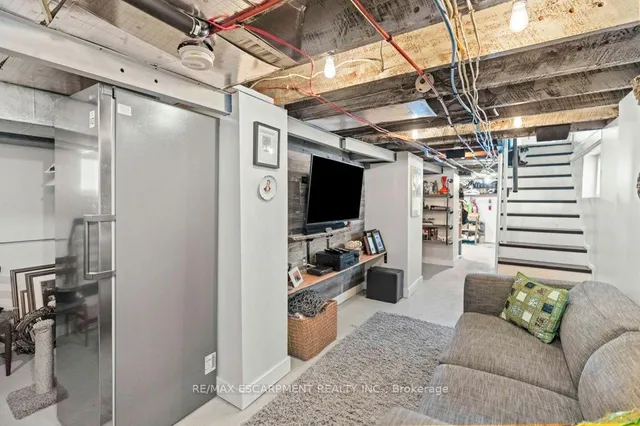 Additional image 31 of 127 Sherman Ave