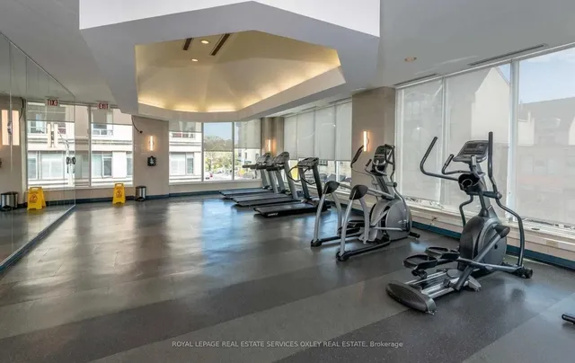 Additional image 18 of 942 Yonge St Unit 806