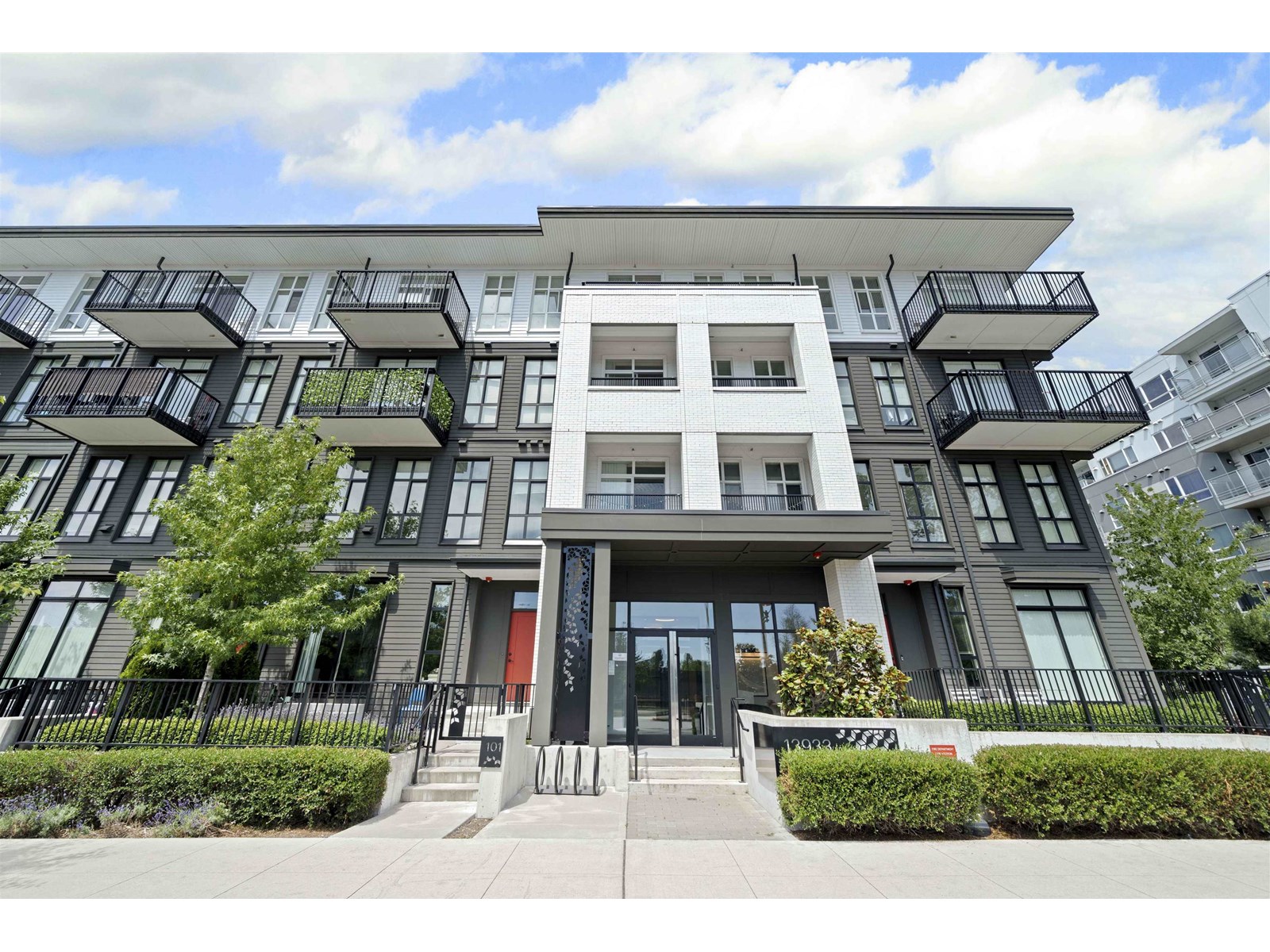 201 13933 105 BOULEVARD|Surrey, British Columbia V3T0R6