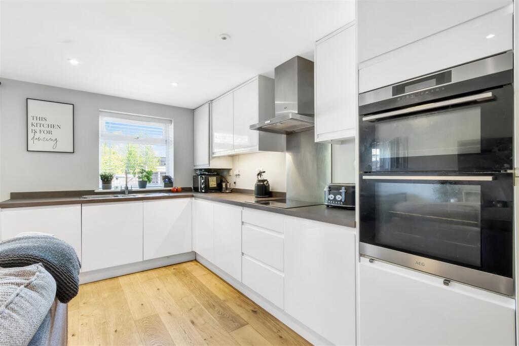 Additional image 4 of Somers Square, Welham Green