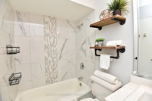 Additional image 37 of 459 Woodview Rd Unit 4