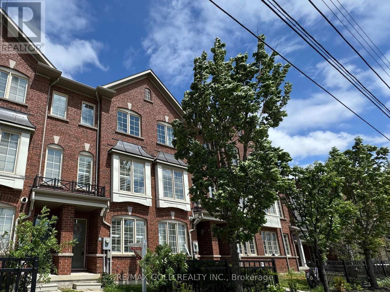 8 TILDEN ROAD|Brampton (Sandringham-Wellington), Ontario L6R0W5