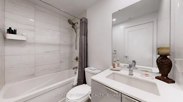 房产图片 33 - 70 Annie Craig Dr 单元 2703