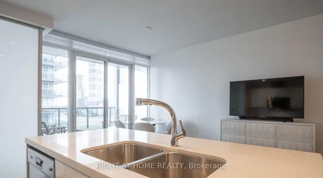 Additional image 21 of 88 Park Lawn Rd Unit 1010