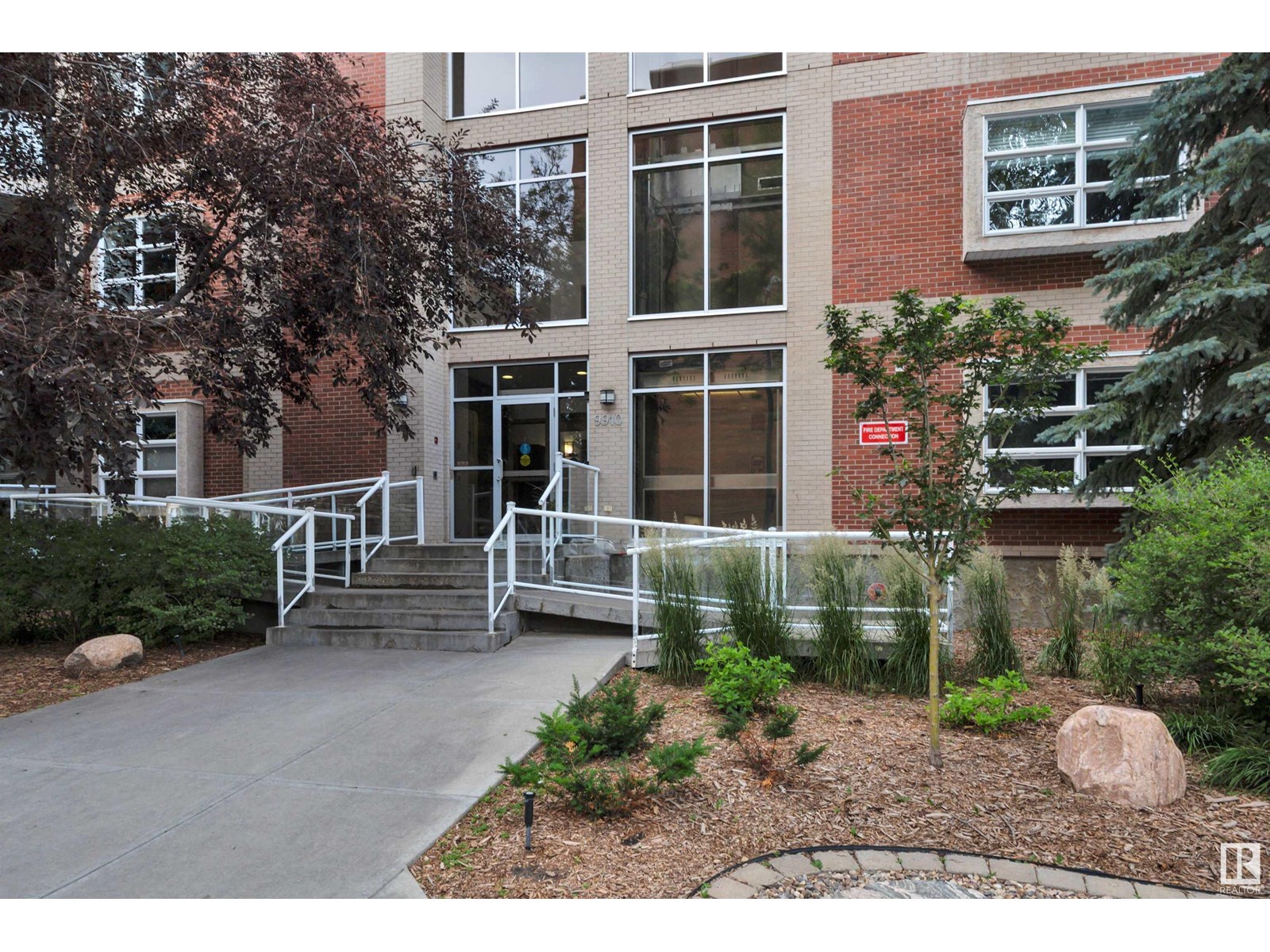 #201 9910 111 ST NW|Edmonton, Alberta T5K1K2