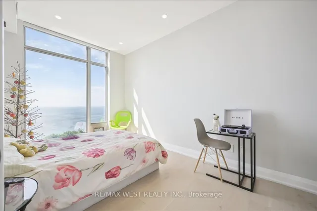 Additional image 8 of 103 The Queensway Unit 2304