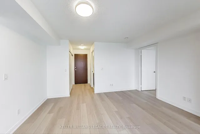 Additional image 4 of 181 Village Green Sq Unit 719