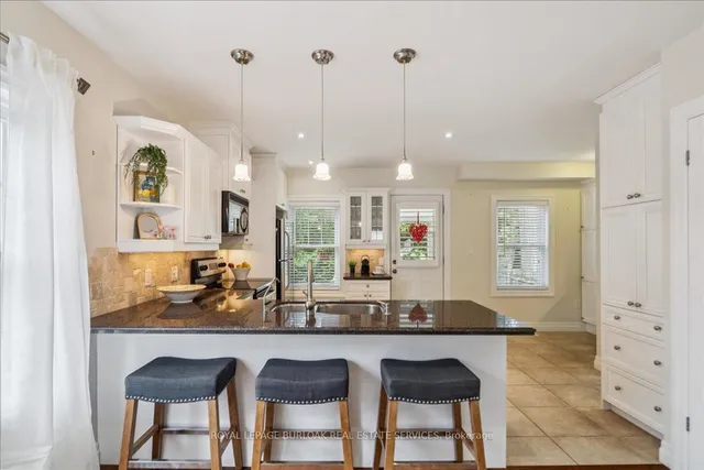 Additional image 9 of 466 Holtby Ave