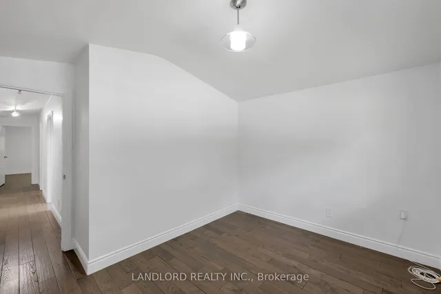 Additional image 41 of 34 Lyncroft Dr