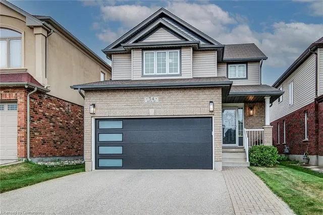54 Huck Cres