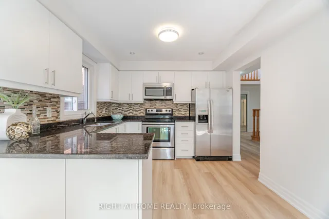 Additional image 11 of 325 Harrowsmith Dr