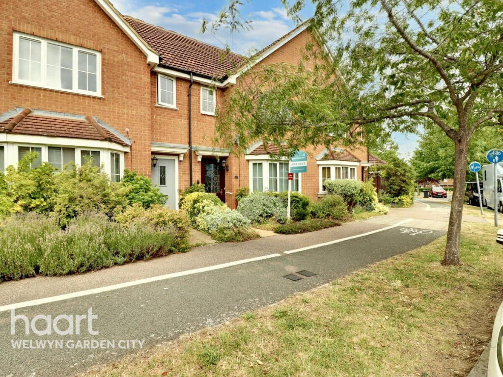 Sir John Newsom Way, Welwyn Garden City