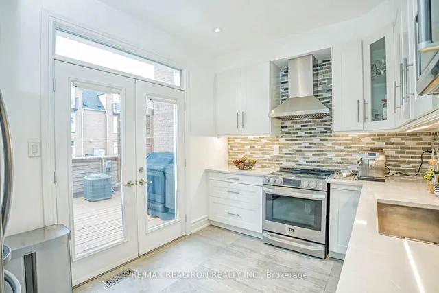 Additional image 9 of 886 Pape Ave