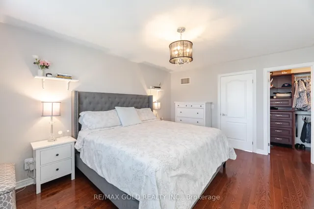 Additional image 18 of 28 Versailles Cres