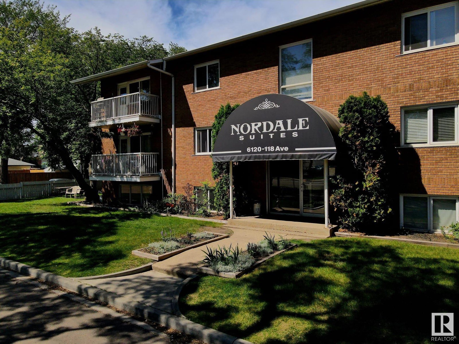 #1 6120 118 AV NW|Edmonton, Alberta T5W1E8