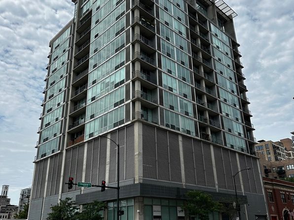 700 W Van Buren St APT 803, Chicago, IL 60607