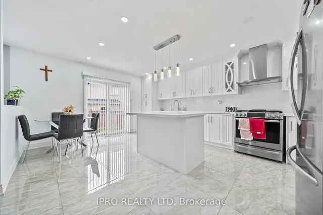 Additional image 11 of 14 Saddleback Sq