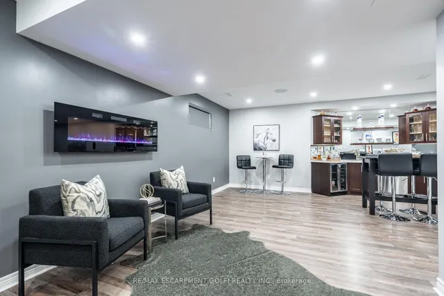 Additional image 26 of 44 Parkmanor Dr