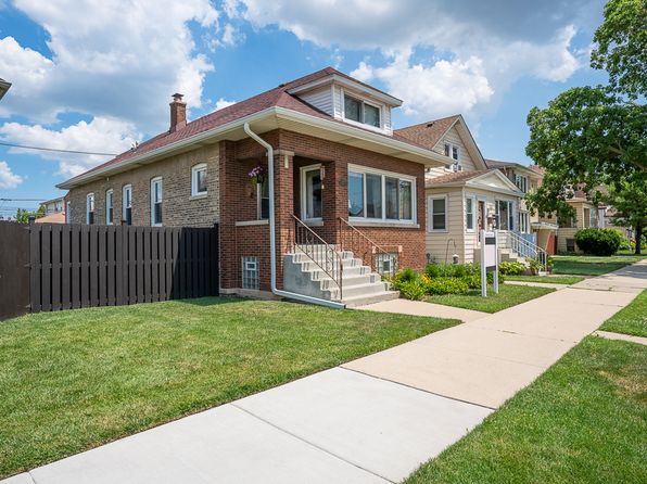 5240 W Eddy St, Chicago, IL 60641
