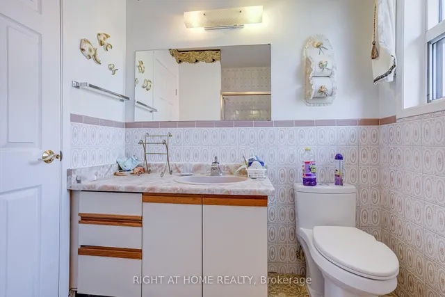 Additional image 10 of 124 Clairton Cres