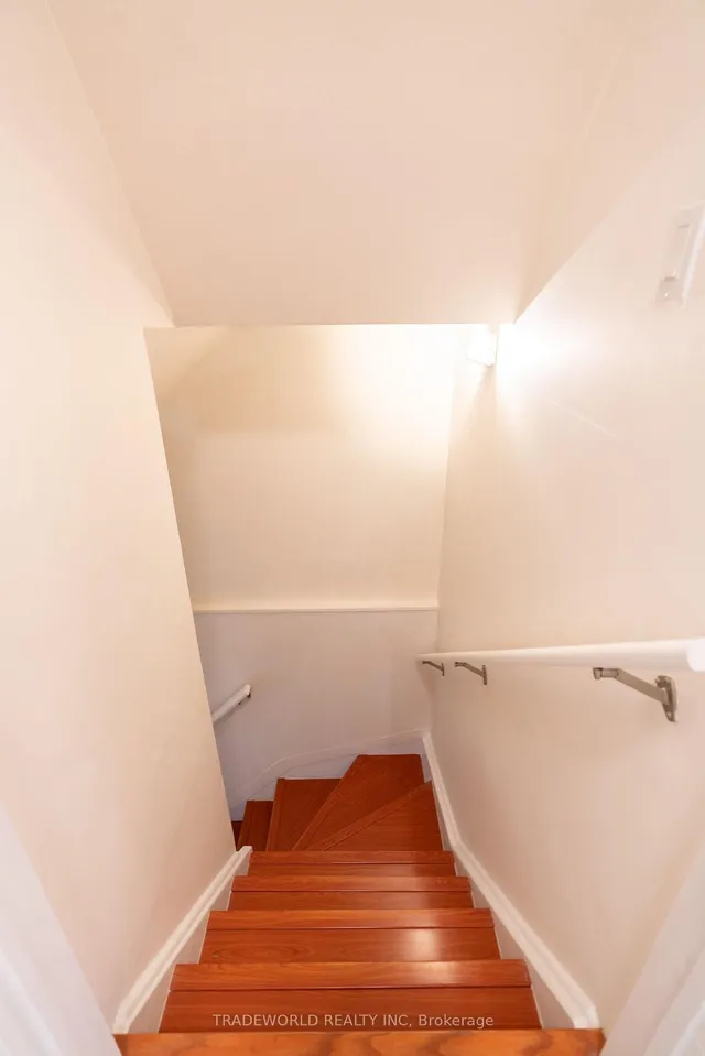 Additional image 35 of 18 Carl Cres