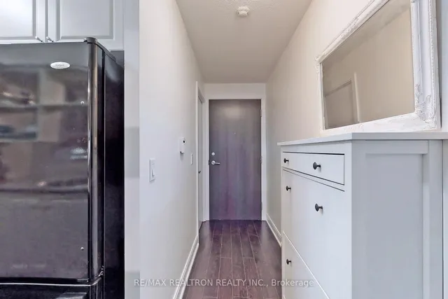 Additional image 40 of 125 Village Green Sq Unit 911