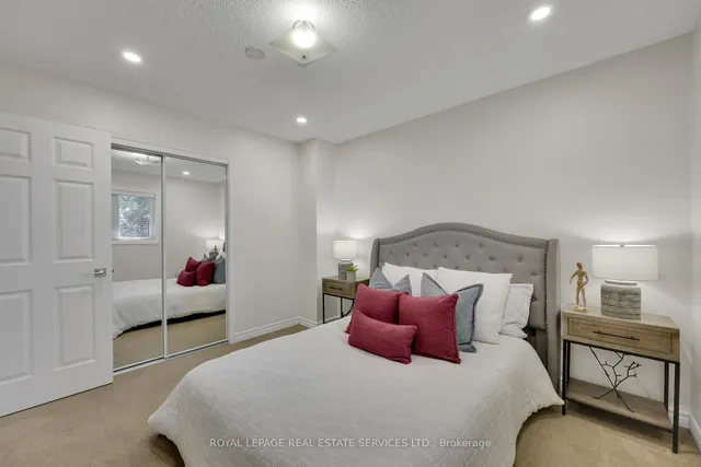 Additional image 29 of 1062 Glenbrook Ave