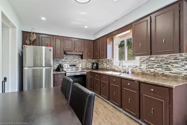 Additional image 8 of 30 Robins Ave